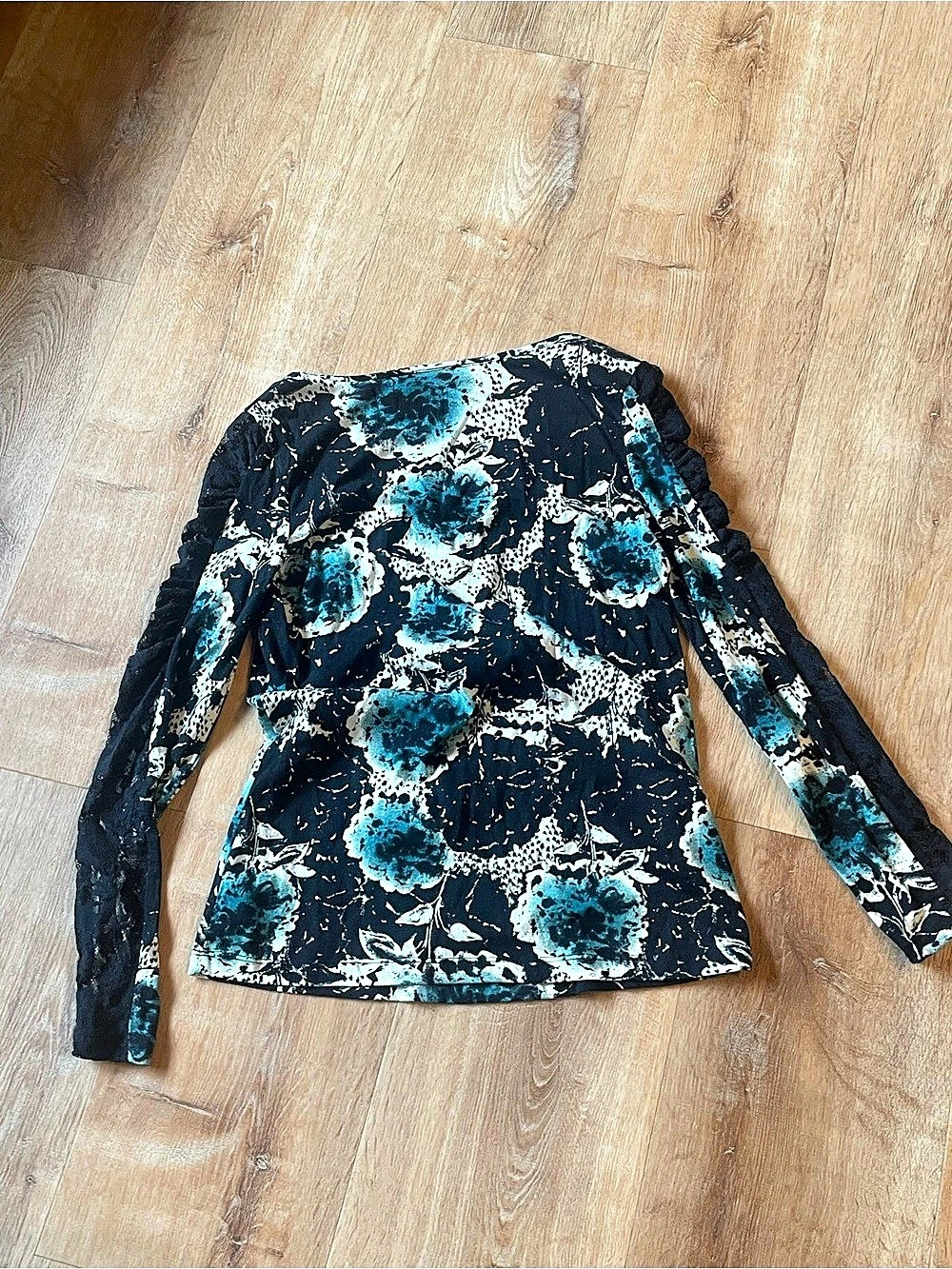 Elle Floral Lace Long Sleeve Top in Black & Blue
